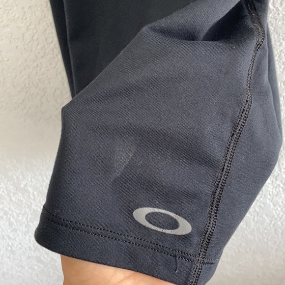 Oakley Sports Top - Picture 3 of 4